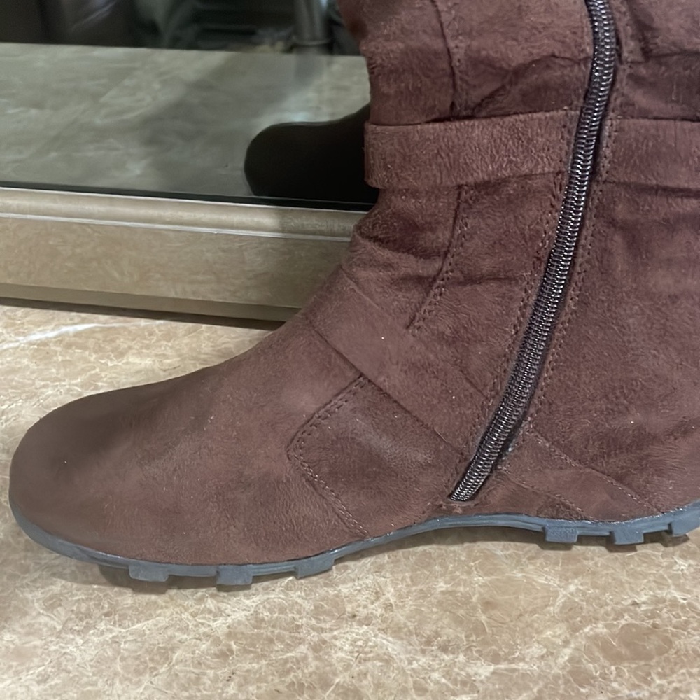 Brown faux suede boots with faux buckles by Shiekh shoes - Picture 10 of 13